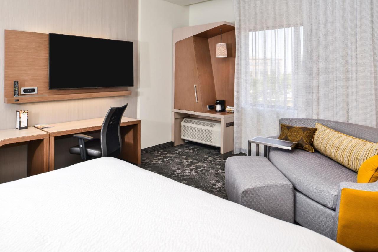 Courtyard By Marriott Charlotte Northlake Zewnętrze zdjęcie