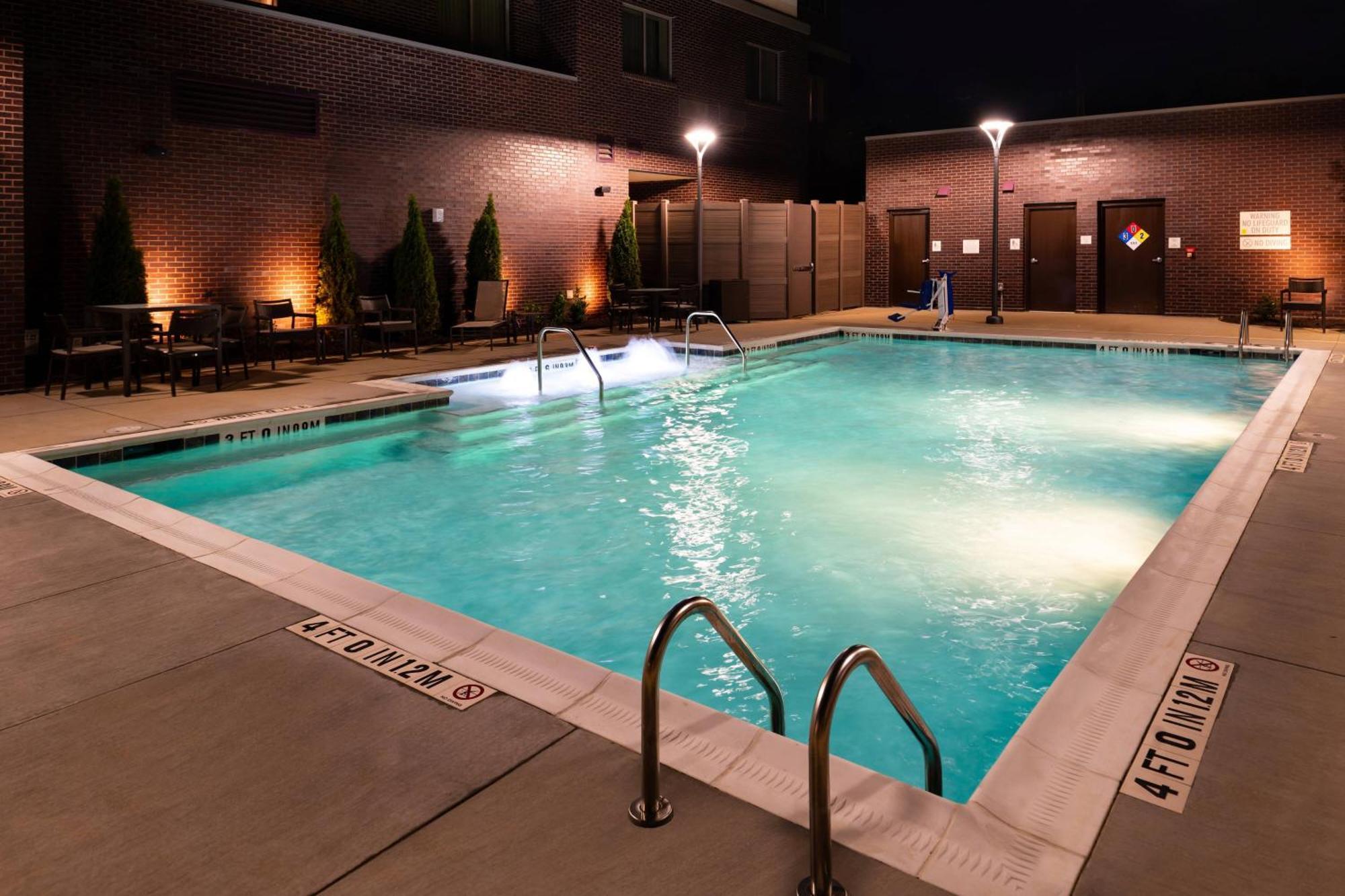 Courtyard By Marriott Charlotte Northlake Zewnętrze zdjęcie